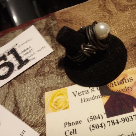 A ring - Picture 2 of 8